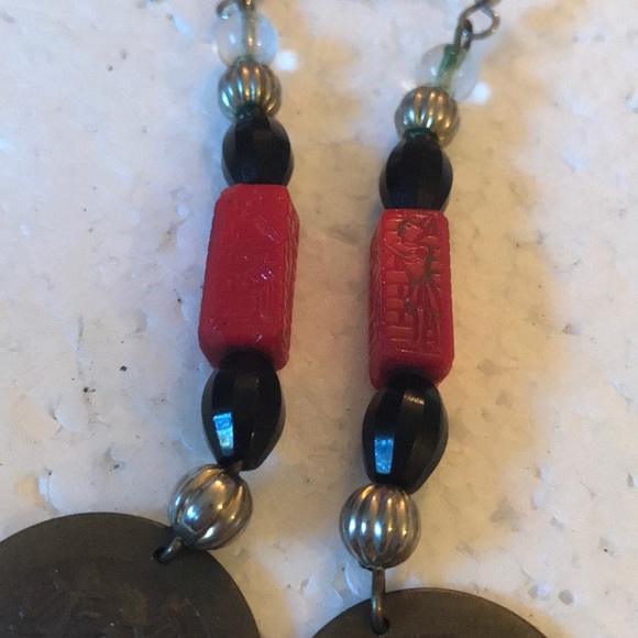 Vintage Asian coin and engraved beads earring - Picture 4 of 6